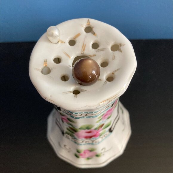 Antique Japanese floral hat pin holder with 2 pins - Picture 4 of 6